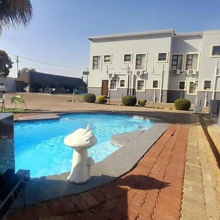 Lifestyle Lodge Hotel Vereeniging Eksteriør bilde
